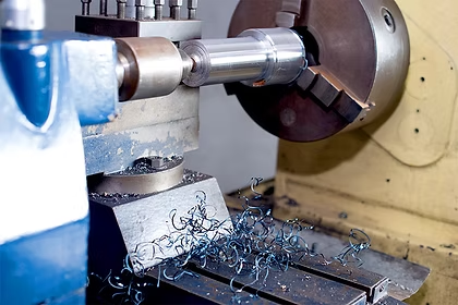 Parque fabril METALPAR — Torno CNC para barramento até 6 metros